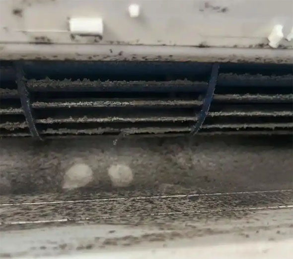 张店空调吹的风有股烧焦味是怎么回事